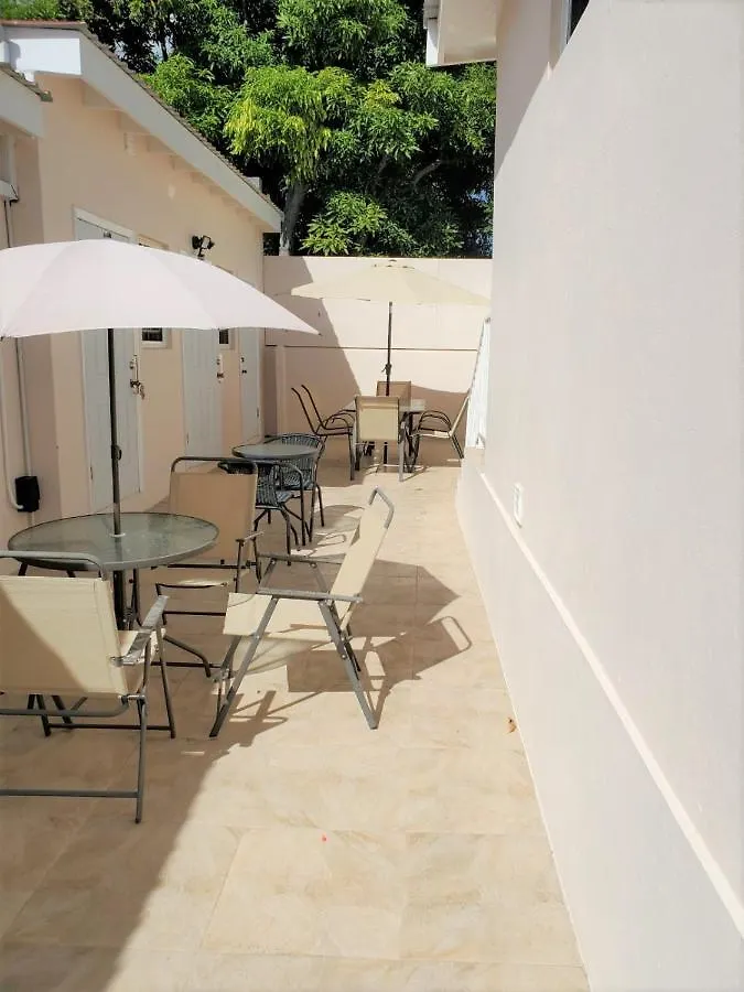Penzion Golden Gates Inn Basseterre